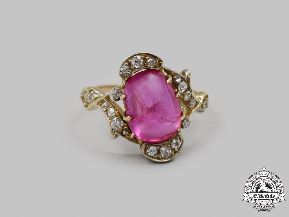 jewellery._a_yellow&_white_gold_ring_with_diamonds&_ruby_c2021_876emd_4808_1
