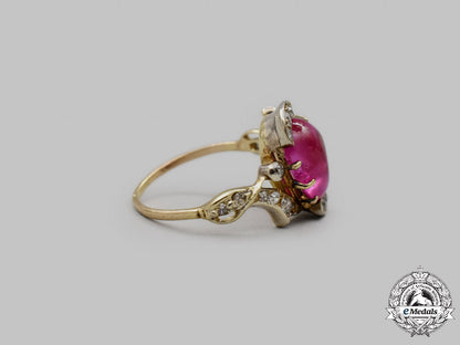 jewellery._a_yellow&_white_gold_ring_with_diamonds&_ruby_c2021_877emd_4811_1