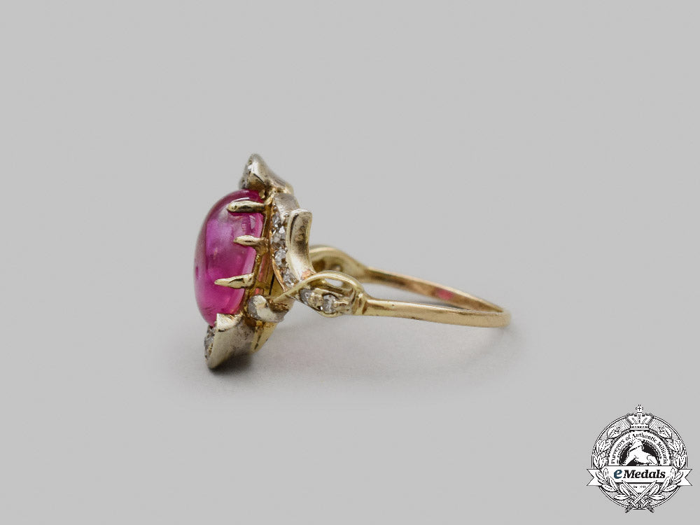 jewellery._a_yellow&_white_gold_ring_with_diamonds&_ruby_c2021_879emd_4815_1
