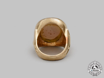 jewellery._a_yellow_gold&_opal_signet_ring_c2021_900emd_4872_1