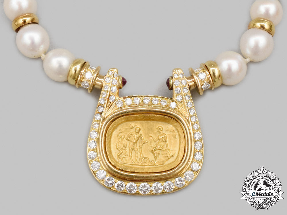 jewellery._a_yellow_gold,_pearl&_diamond_roman_pendant_necklace_c2021_909emd_4938_1_1