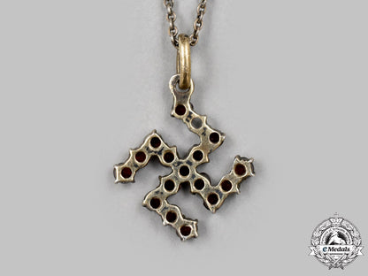 germany,_weimar_republic._an_art_deco_swastika_necklace,_with_case_c2021_911_mnc8582