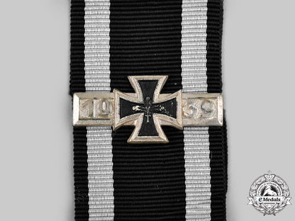 germany,_federal_republic._a1939_clasp_to_the_iron_cross_ii_class,1957_version_c2021_914_mnc5283_1
