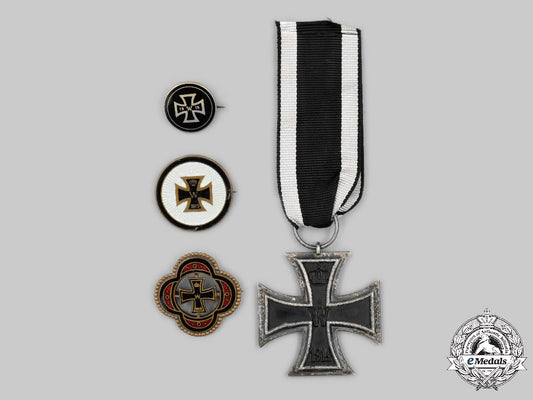 germany,_imperial._a_lot_of_first_world_war_iron_cross_decorations_c2021_917_mnc5288_1