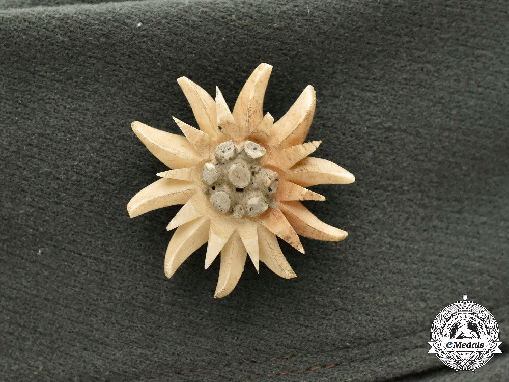 germany,_heer._a_gebirgsjäger_officer’s_upgraded_m43_field_cap_c2021_926_mnc8611_1