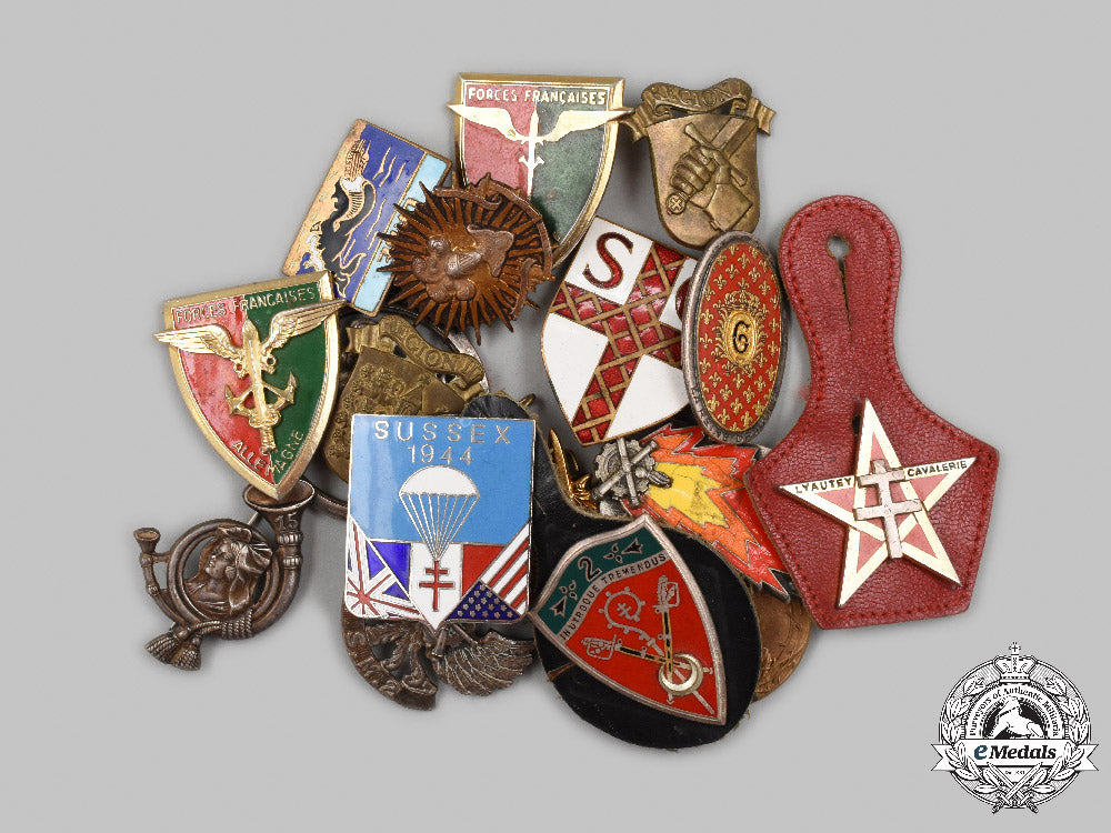 france,_v_republic._a_lot_of_eighteen_regimental_badges_c2021_961emd_6569_1