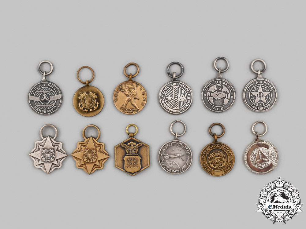 united_states._a_lot_of_twelve_miniature_armed_forces_medals_c2021_986emd_6653_1