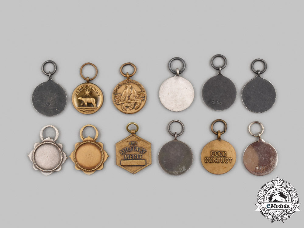 united_states._a_lot_of_twelve_miniature_armed_forces_medals_c2021_987emd_6655_1