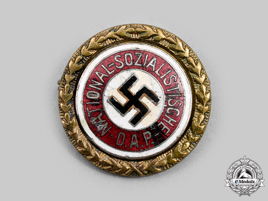 germany,_nsdap._a_golden_party_badge,_small_version_by_joseph_fuess,_belonging_to_walter_winkler_c20235_mnc5648