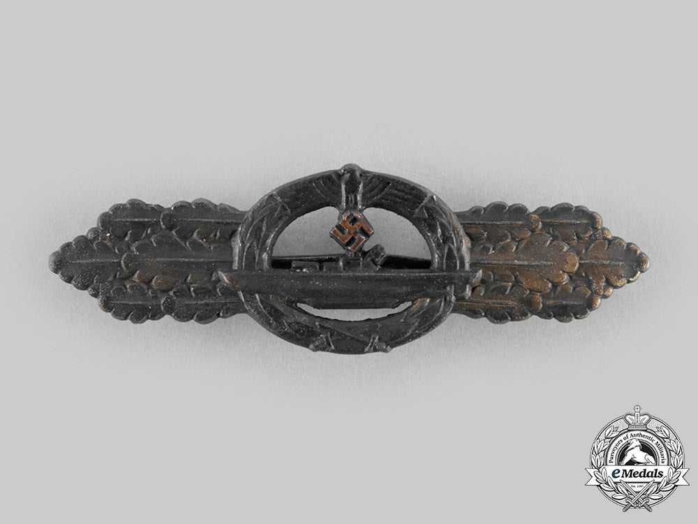 germany,_kriegsmarine._a_u-_boat_clasp,_bronze_grade,_by_schwerin_c20261_emd1650_1