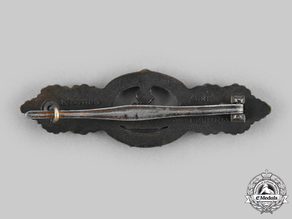 germany,_kriegsmarine._a_u-_boat_clasp,_bronze_grade,_by_schwerin_c20262_emd1654_1