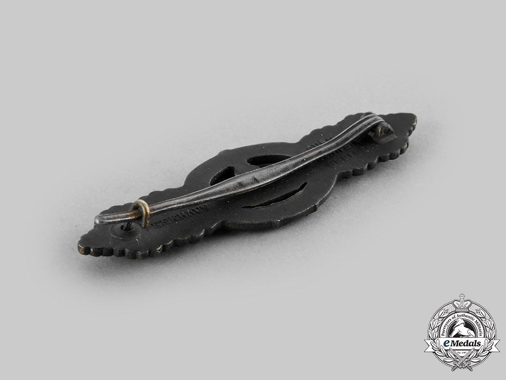 germany,_kriegsmarine._a_u-_boat_clasp,_bronze_grade,_by_schwerin_c20263_emd1658_1