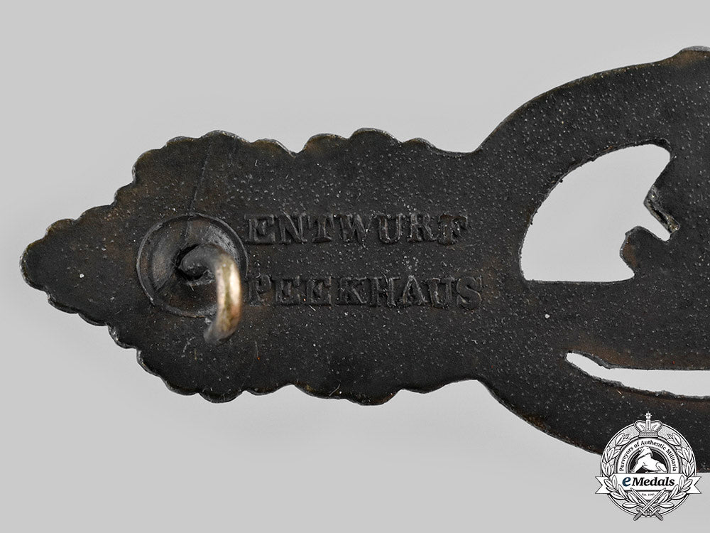 germany,_kriegsmarine._a_u-_boat_clasp,_bronze_grade,_by_schwerin_c20265_mnc1210_1