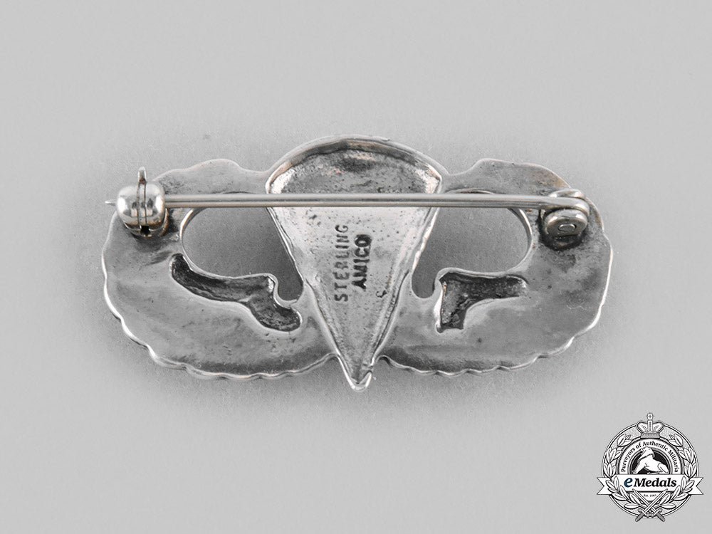 united_states._an_army_airborne_chaplain's_basic_parachutist_badge,_by_amico,_c.1942_c20271_emd2287