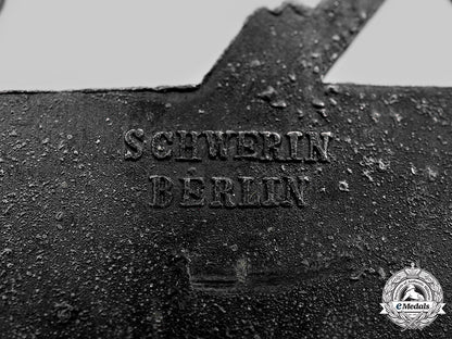 germany,_kriegsmarine._a_coastal_artillery_war_badge_by_schwerin&_sohn_c20291_mnc5528