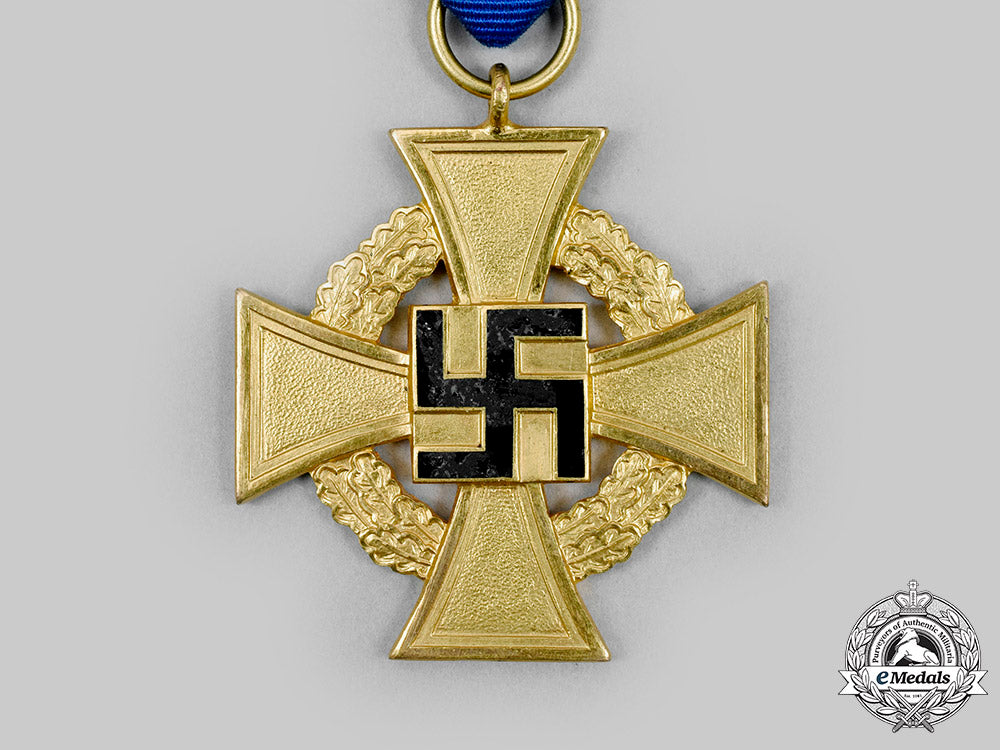 germany,_third_reich._a_civil_service40-_year_long_faithful_service_medal_c20311_mnc5412_1_1