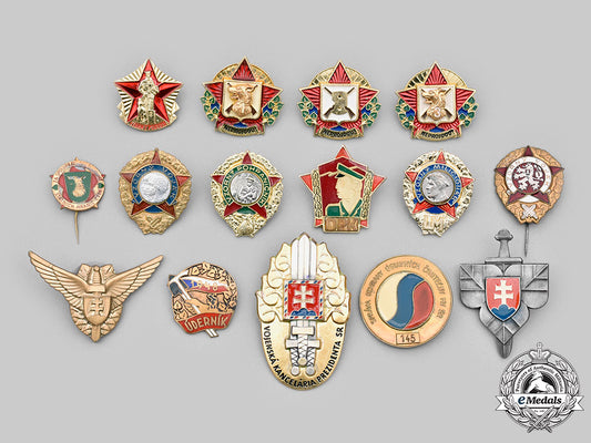 czechoslovakia,_socialist_republic;_slovakia,_republic._a_lot_of_fifteen_armed_forces_badges_c20323_mnc4231
