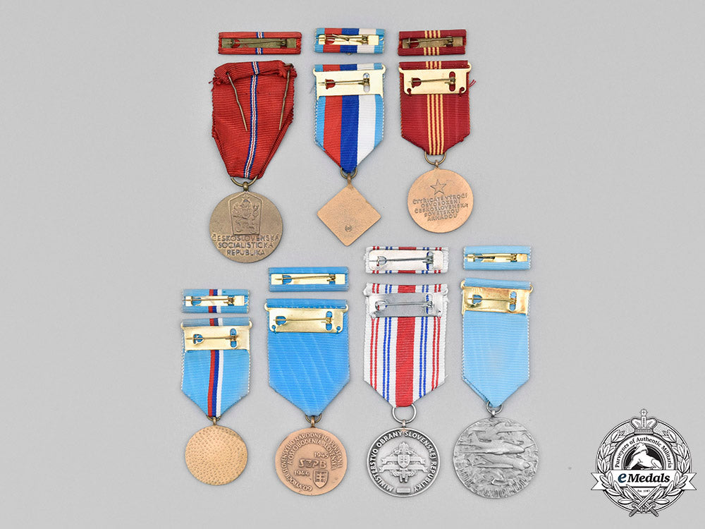 czechoslovakia,_socialist_republic;_slovakia,_republic._lot_of_seven_medals_c20334_mnc4270_1