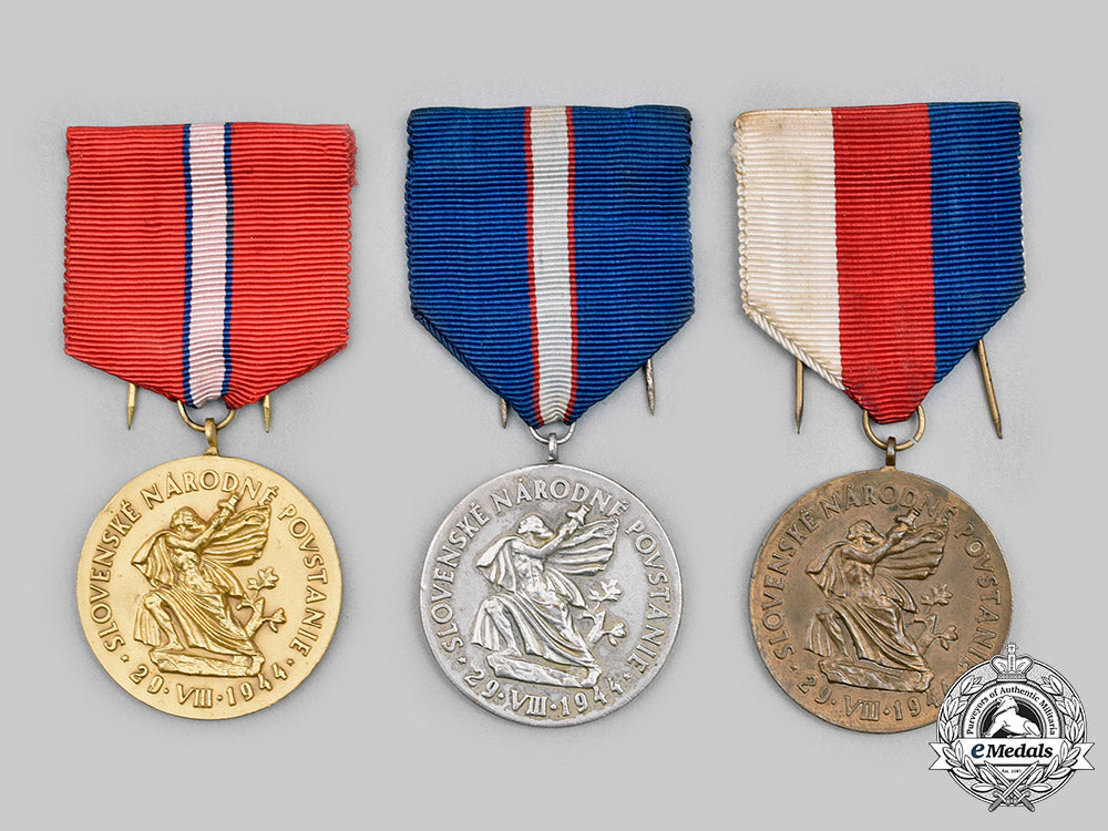 czechoslovakia,_socialist_republic._three_slovak_national_uprising_awards_c20337_mnc4282_1_1