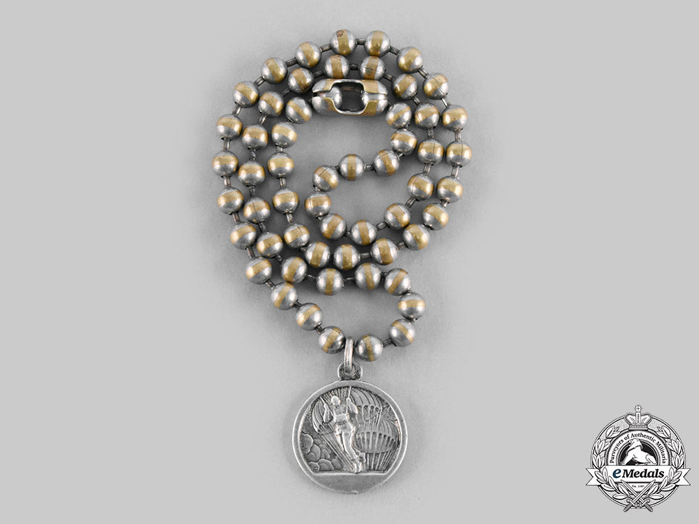 united_states._a_parachutist's"_lucky_charm"_medallion,_c.1944_c20343_emd2539_1_1