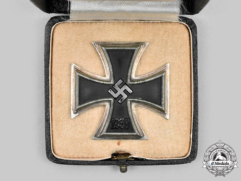 germany,_wehrmacht._a1939_iron_cross_i_class,_with_case,_cased,_unmarked_c20354_mnc5930_1