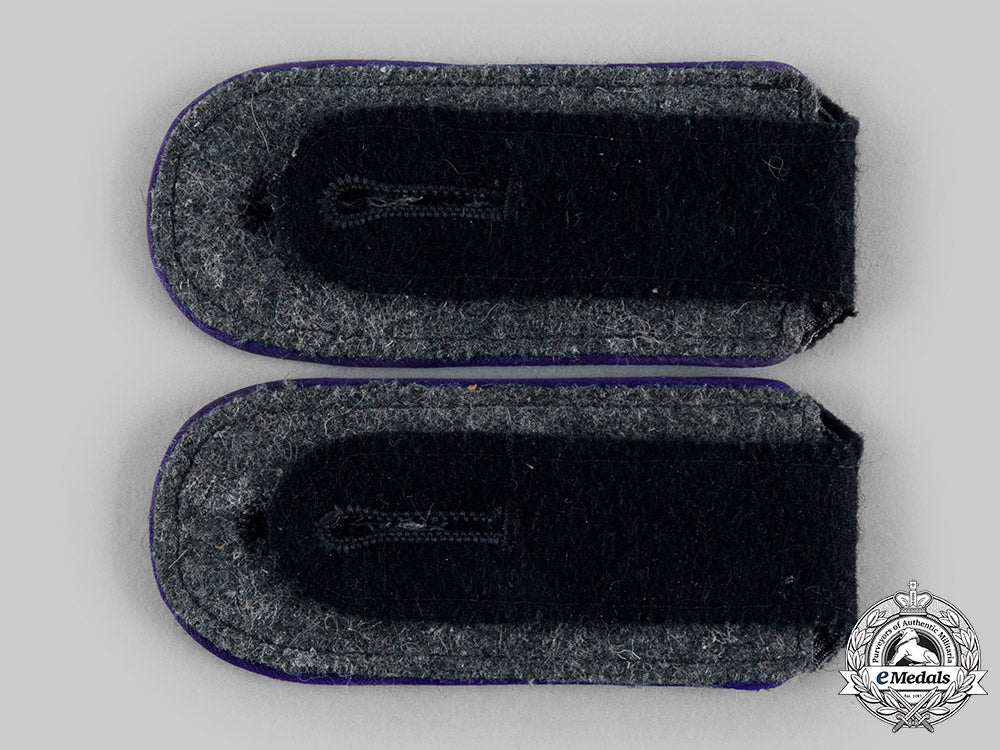 germany,_ss._a_rare_set_of_waffen-_ss_mann_shoulder_strap_with_unknown_waffenfarbe_c20364_emd7339_1