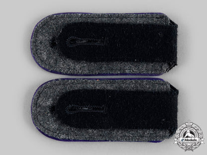germany,_ss._a_rare_set_of_waffen-_ss_mann_shoulder_strap_with_unknown_waffenfarbe_c20364_emd7339_1