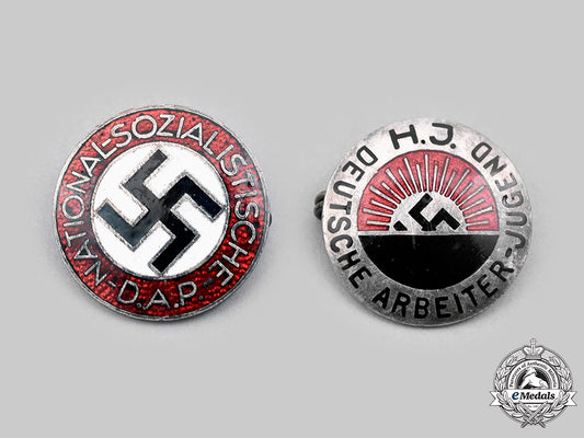 germany,_third_reich._a_pair_of_membership_badges_c20388_mnc8524