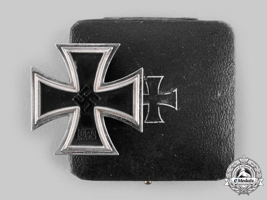 germany,_wehrmacht._a1939_iron_cross_i_class,_with_case_c20432_emd3390_1