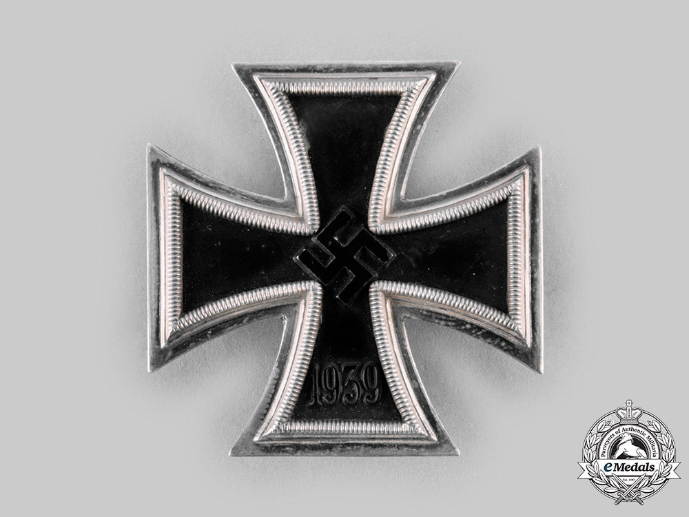germany,_wehrmacht._a1939_iron_cross_i_class,_with_case_c20433_emd3400_1