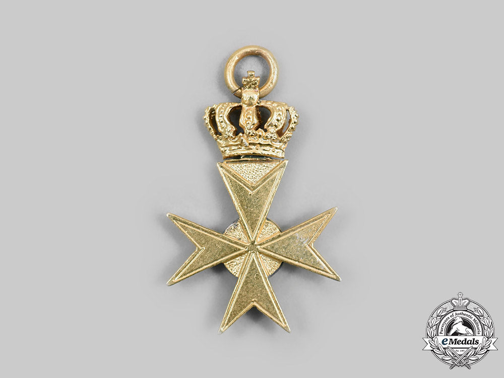 mecklenburg-_schwerin,_duchy._a_griffon_order,_knight’s_cross_with_crown,_c.1910_c20450_mnc0893