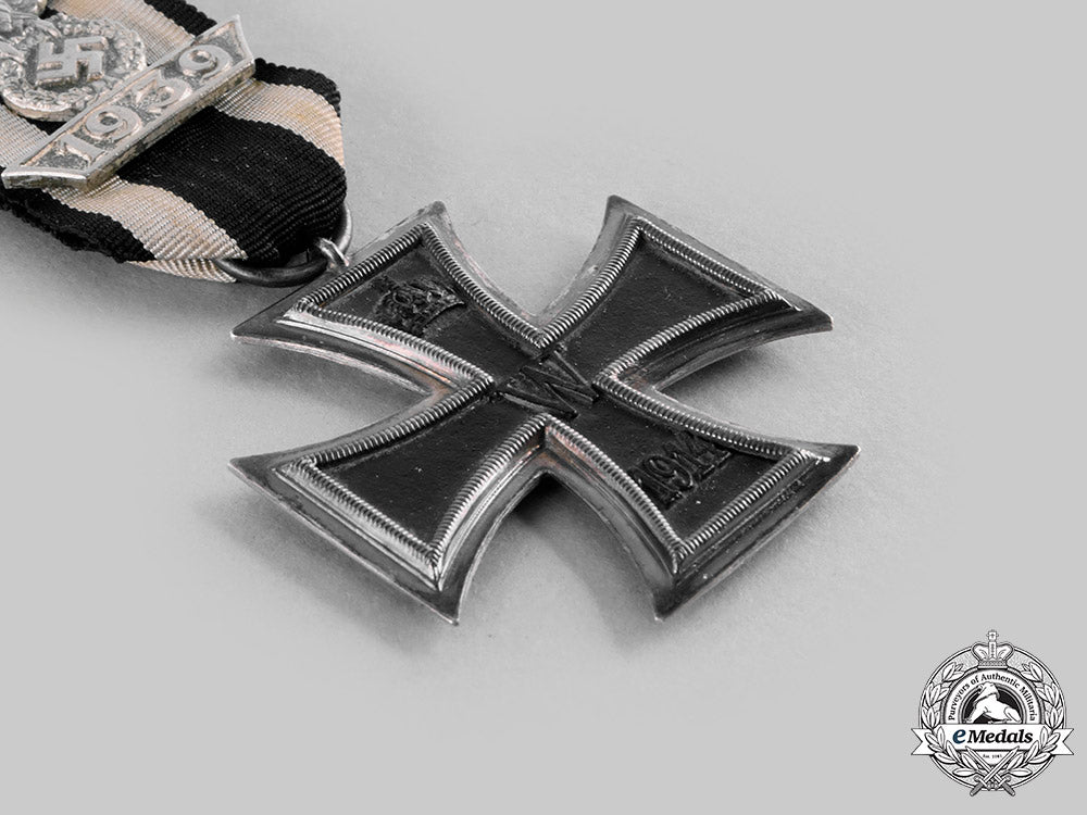 germany,_wehrmacht._a1914_iron_cross_ii_class,_with1939_clasp_c20475_emd3206