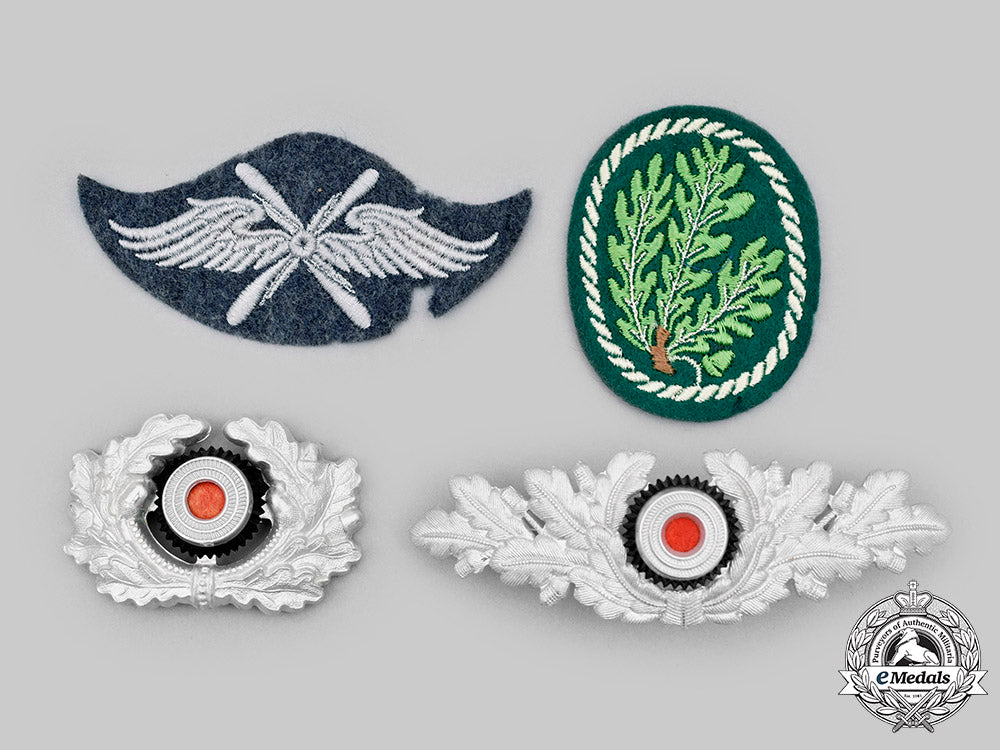 germany,_wehrmacht._a_lot_of_uniform_insignia_c20483_mnc8926_1