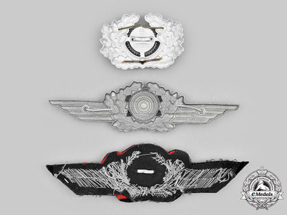 germany,_wehrmacht._a_lot_of_visor_cap_insignia_c20494_mnc1280_1