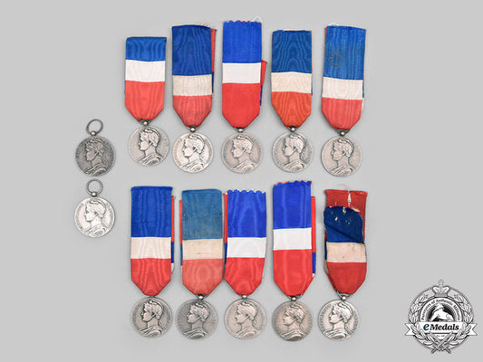 france,_third,_fourth_and_fifth_republics._a_lot_of_twelve_ministry_of_labour_and_social_security_ii_class_honour_medals_c20499_mnc1340