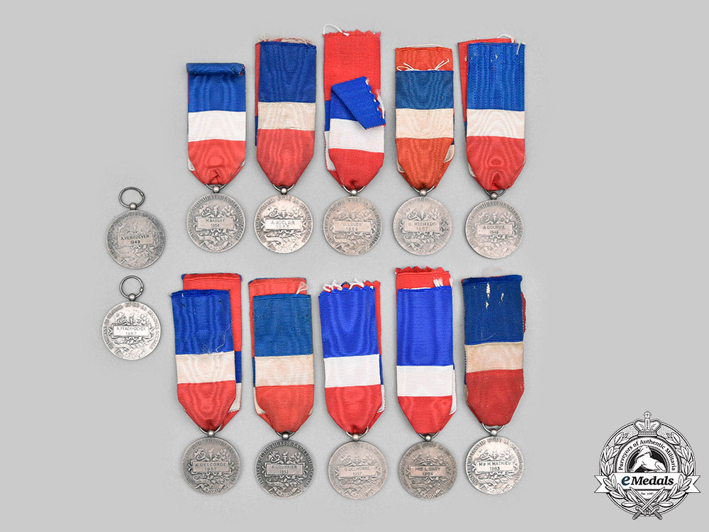 france,_third,_fourth_and_fifth_republics._a_lot_of_twelve_ministry_of_labour_and_social_security_ii_class_honour_medals_c20500_mnc1342