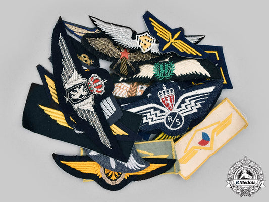 international._a_lot_of_twenty-_two_air_force_badges_c20508_mnc1358_1