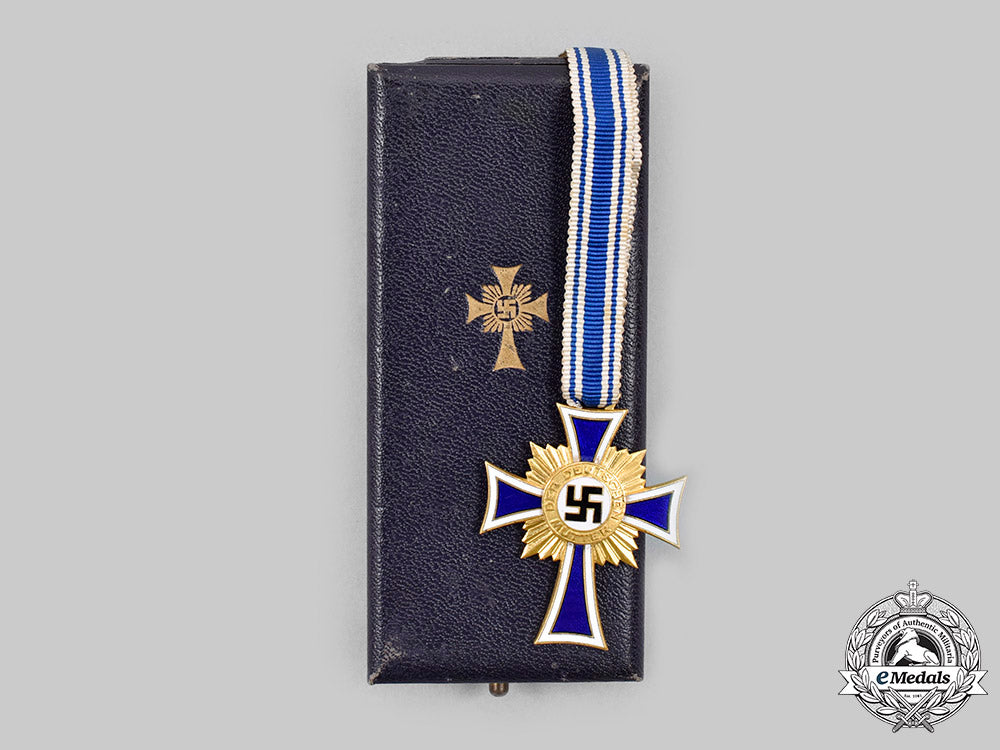 germany,_third_reich._an_honour_cross_of_the_german_mother,_gold_grade_with_case,_by_wilhelm_deumer_c20510_mnc4825