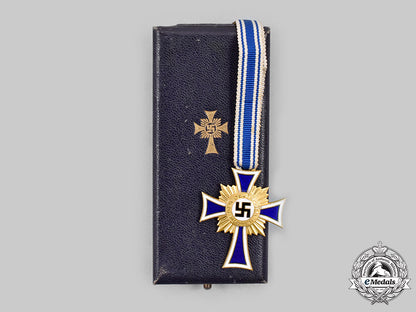 germany,_third_reich._an_honour_cross_of_the_german_mother,_gold_grade_with_case,_by_wilhelm_deumer_c20510_mnc4825