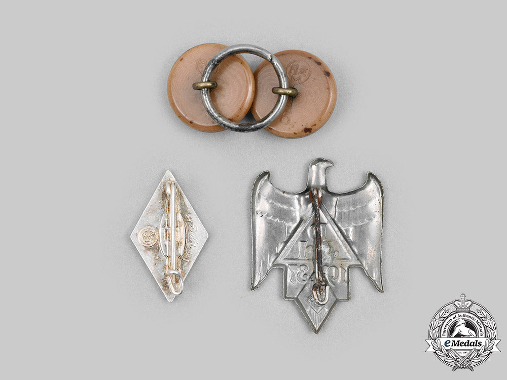 germany,_hj._a_lot_of_hj_and_youth_badges_and_accessories_c20511_mnc1295