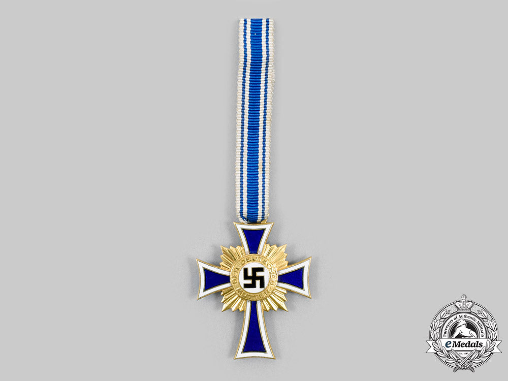 germany,_third_reich._an_honour_cross_of_the_german_mother,_gold_grade_with_case,_by_wilhelm_deumer_c20511_mnc4828