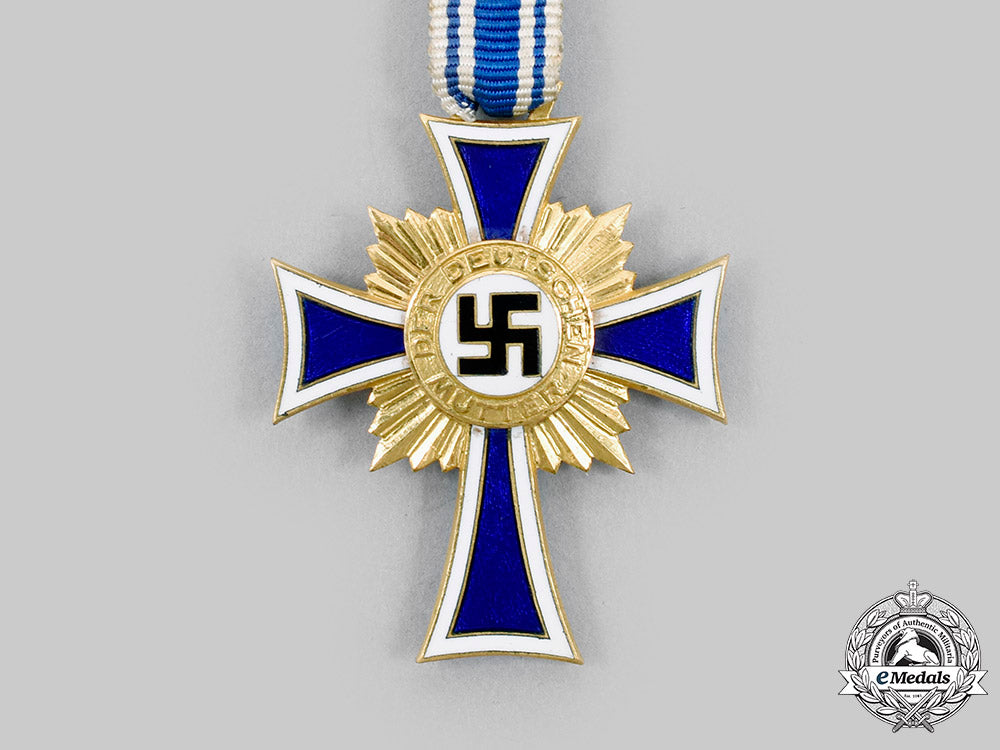germany,_third_reich._an_honour_cross_of_the_german_mother,_gold_grade_with_case,_by_wilhelm_deumer_c20512_mnc4831