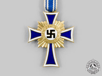 germany,_third_reich._an_honour_cross_of_the_german_mother,_gold_grade_with_case,_by_wilhelm_deumer_c20512_mnc4831