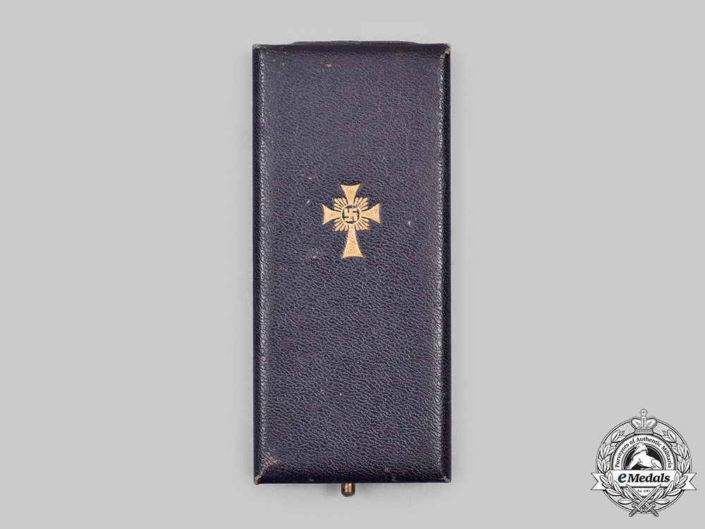 germany,_third_reich._an_honour_cross_of_the_german_mother,_gold_grade_with_case,_by_wilhelm_deumer_c20515_mnc4839