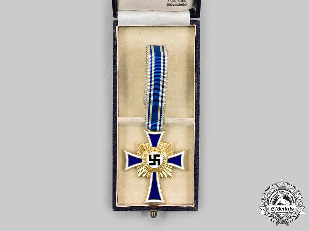 germany,_third_reich._an_honour_cross_of_the_german_mother,_gold_grade_with_case,_by_wilhelm_deumer_c20516_mnc4842