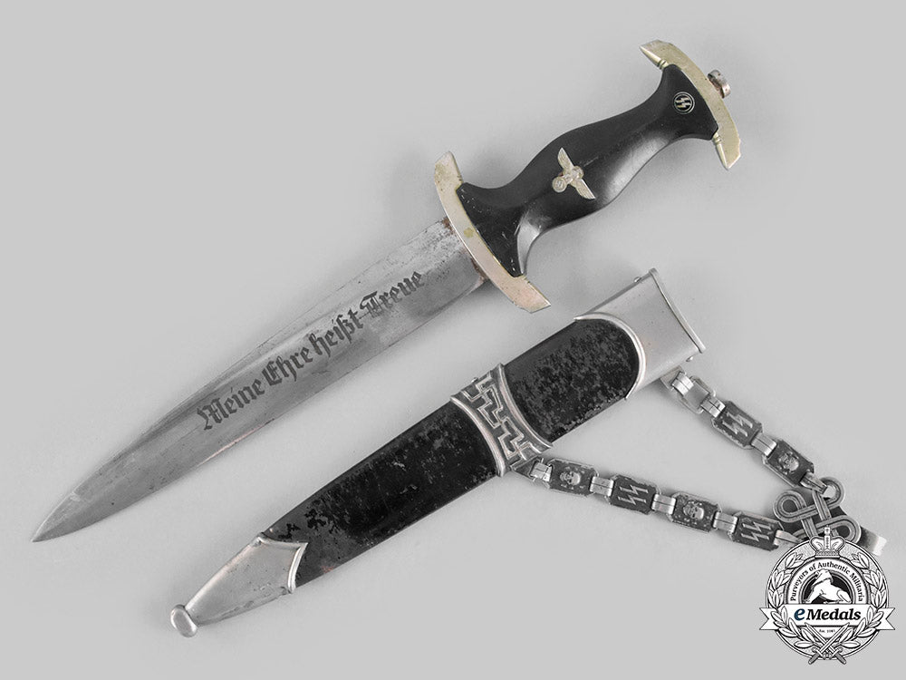 germany,_ss._a_model1933_ss_chained_dagger,_rzm285/38_c20519_mnc0069