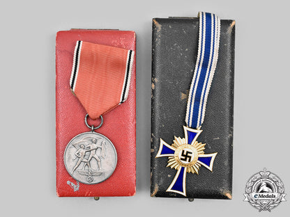 germany,_third_reich._a_pair_of_cased_medals_c20536_mnc4901
