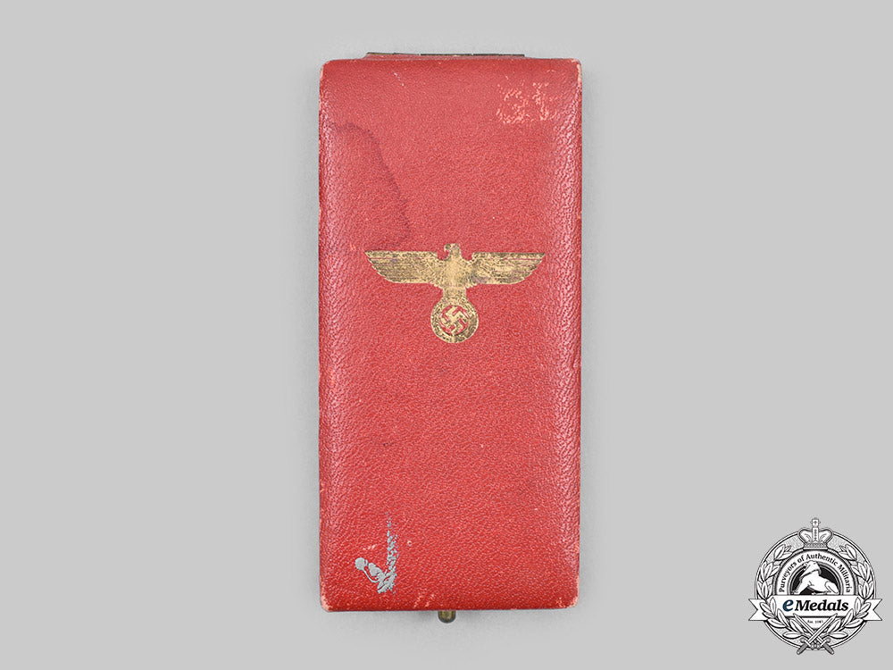 germany,_third_reich._a_pair_of_cased_medals_c20540_mnc4931