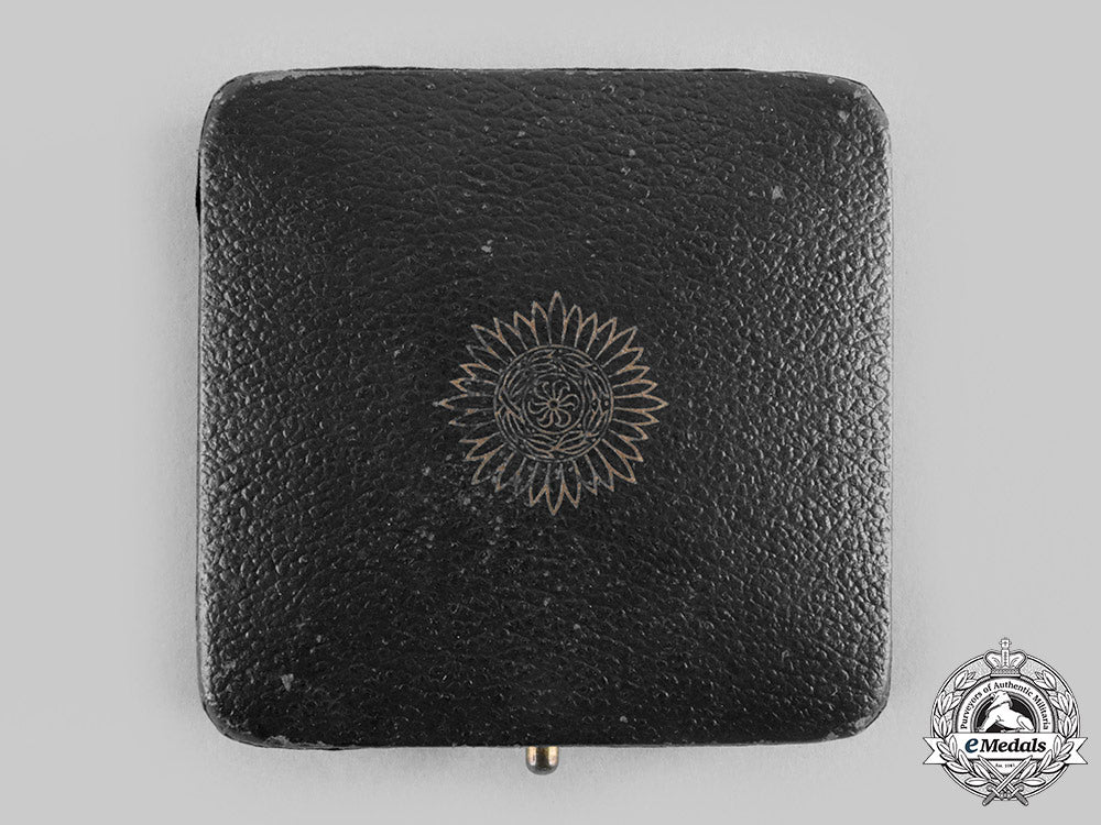 germany,_wehrmacht._an_eastern_people’s_medal,_i_class_in_gold_with_swords_and_case,_by_wächtler&_lange_c20541_emd3633_1_1_1