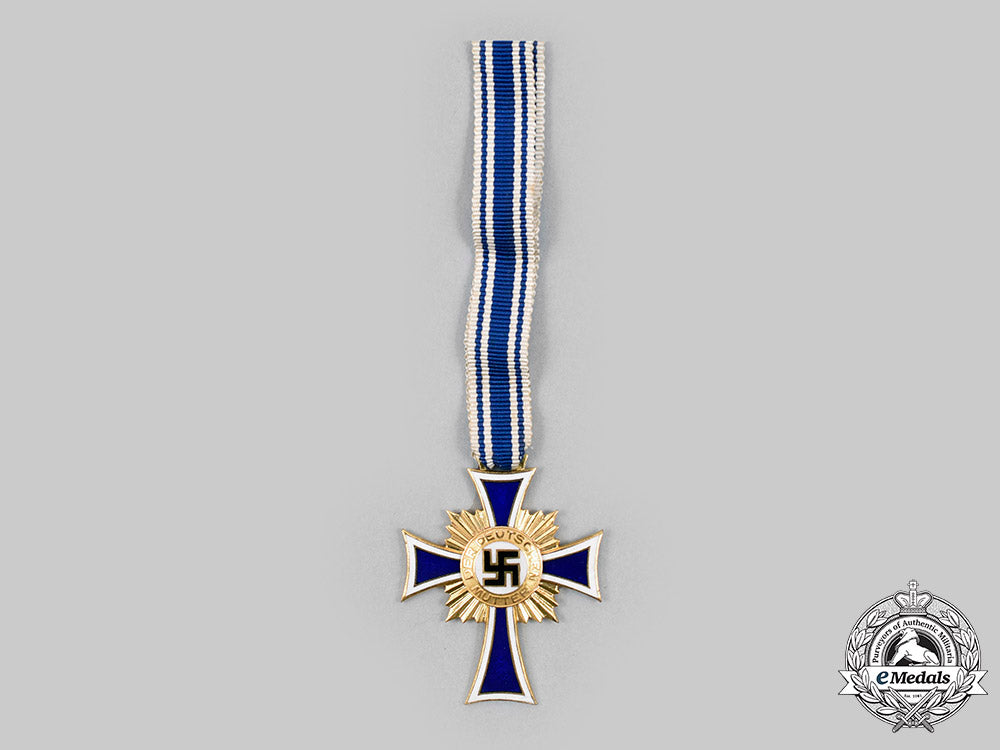 germany,_third_reich._a_pair_of_cased_medals_c20542_mnc4915